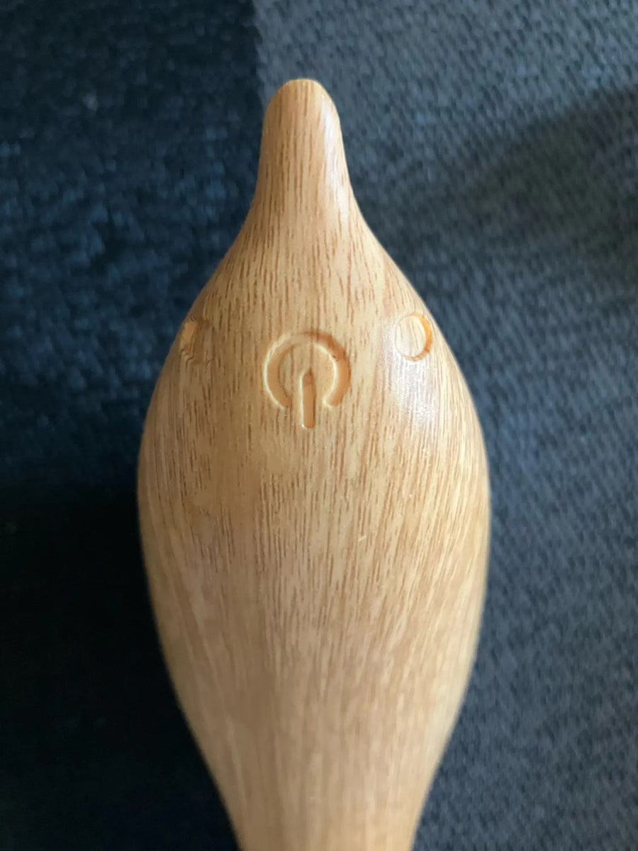 Back of the bird lamp with power button